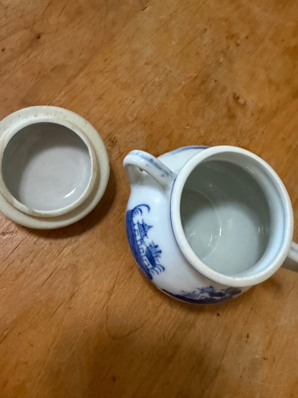 Vintage Canton Chinoiserie Cream & Sugar Set with Butterfly Lid – Blue and White - Picture 10 of 14